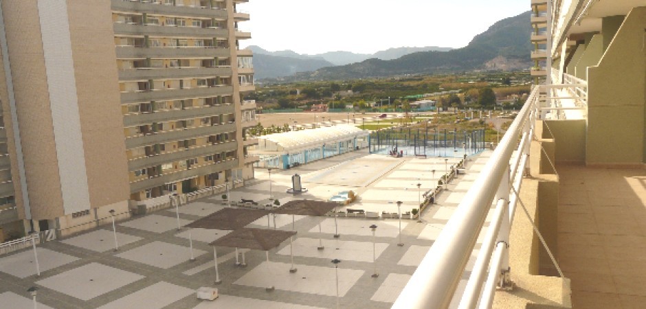 Apartamento en la playa con piscina, gimnasio, jacuzzi, paddel, piscina cubierta...