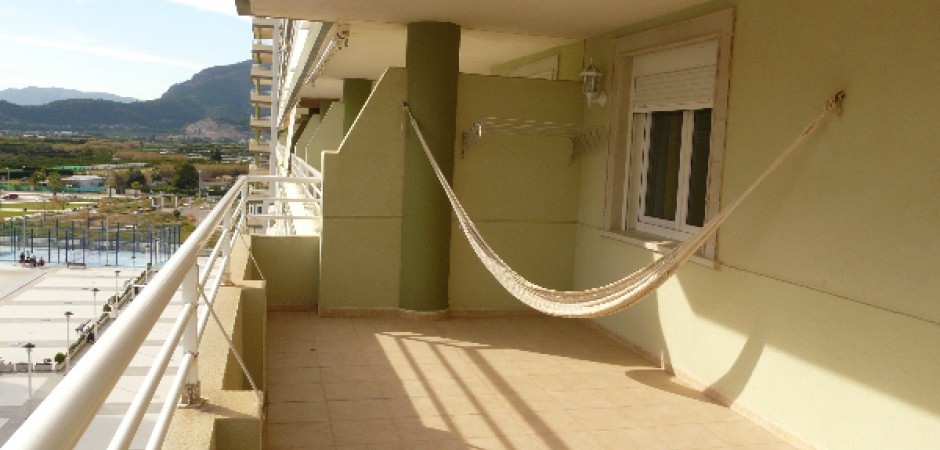 Apartamento en la playa con piscina, gimnasio, jacuzzi, paddel, piscina cubierta...