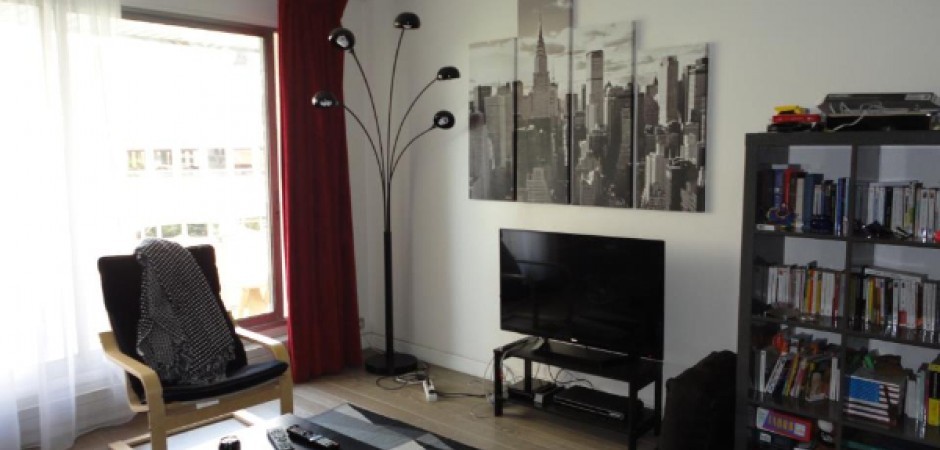 Modern apartment less than 1 minute walk from the 17th district of Paris. 