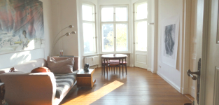 Large neoclassical, calm and sunny flat in the middle of the city