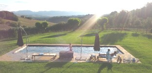 Country house with pool in wonderful Italian landscape