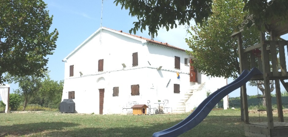 Country house with pool in wonderful Italian landscape