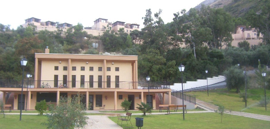 Chalet adosado en urbanización privada. 