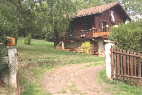 Lumière et nature dans un chalet douillet