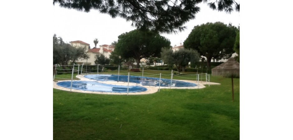 EXCELENTE CHALET PAREADO, COSTA DEL SOL, CENTRO CIUDAD, muy bien comunicado, a quince minutos de Málaga 