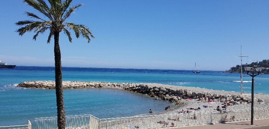 LUXUEUX APPART EN FRONT DE MER "PIED DANS L'EAU..." CÖTE D'AZUR EN FRANCE