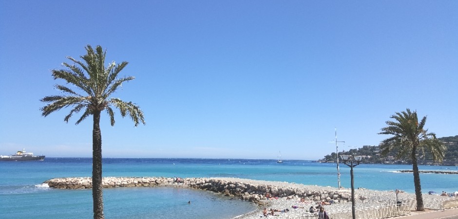 LUXUEUX APPART EN FRONT DE MER "PIED DANS L'EAU..." CÖTE D'AZUR EN FRANCE